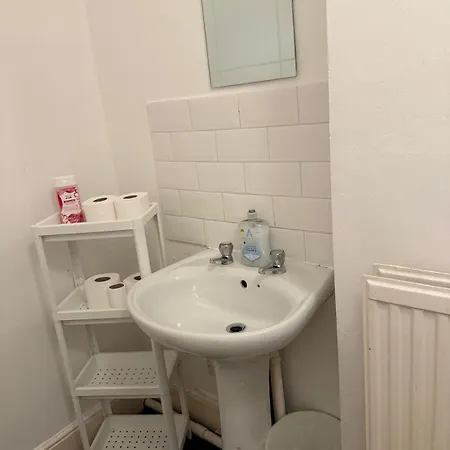 5 Brunswick St - Bedroom 01 Downstairs *