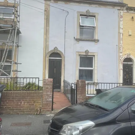 5 Brunswick St - Bedroom 01 Downstairs Guest house