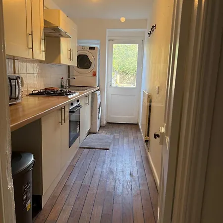 5 Brunswick St - Bedroom 01 Downstairs *