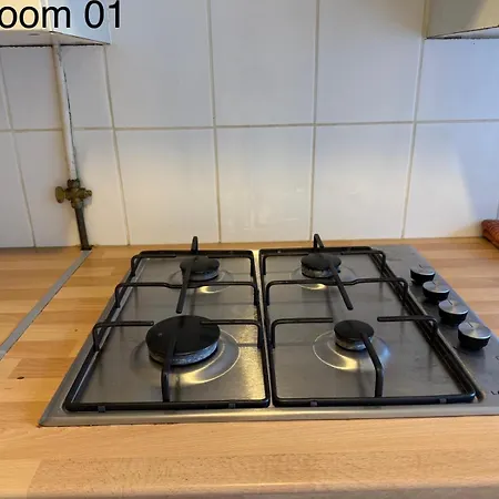 5 Brunswick St - Bedroom 01 Downstairs * 布里斯托