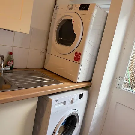 招待所 5 Brunswick St - Bedroom 01 Downstairs *