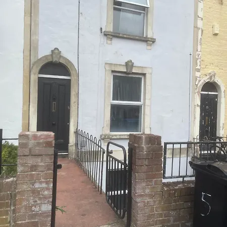 5 Brunswick St - Bedroom 01 Downstairs