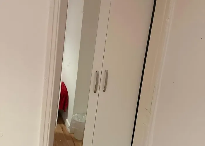 5 Brunswick St - Bedroom 01 Downstairs Bristol