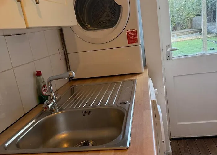 5 Brunswick St - Bedroom 01 Downstairs Guest house