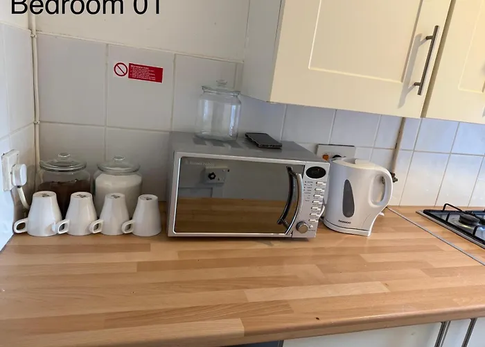 5 Brunswick St - Bedroom 01 Downstairs *