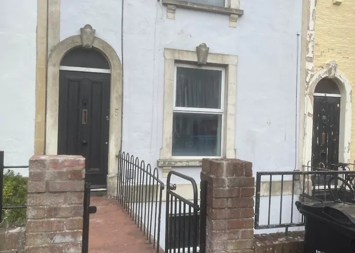 5 Brunswick St - Bedroom 01 Downstairs