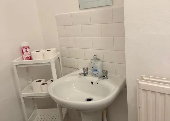 5 Brunswick St - Bedroom 01 Downstairs *